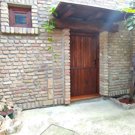 Wood House Apartment Ruma Exterior photo