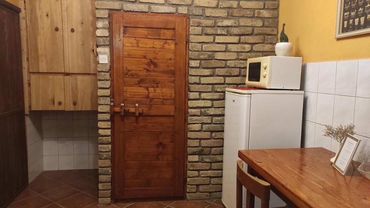 Wood House Apartment Ruma Exterior photo