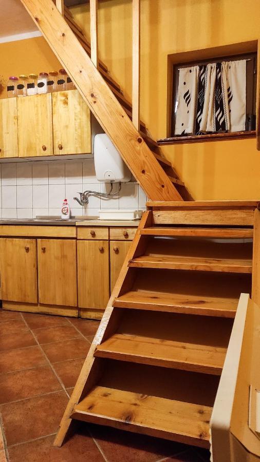 Wood House Apartment Ruma Exterior photo
